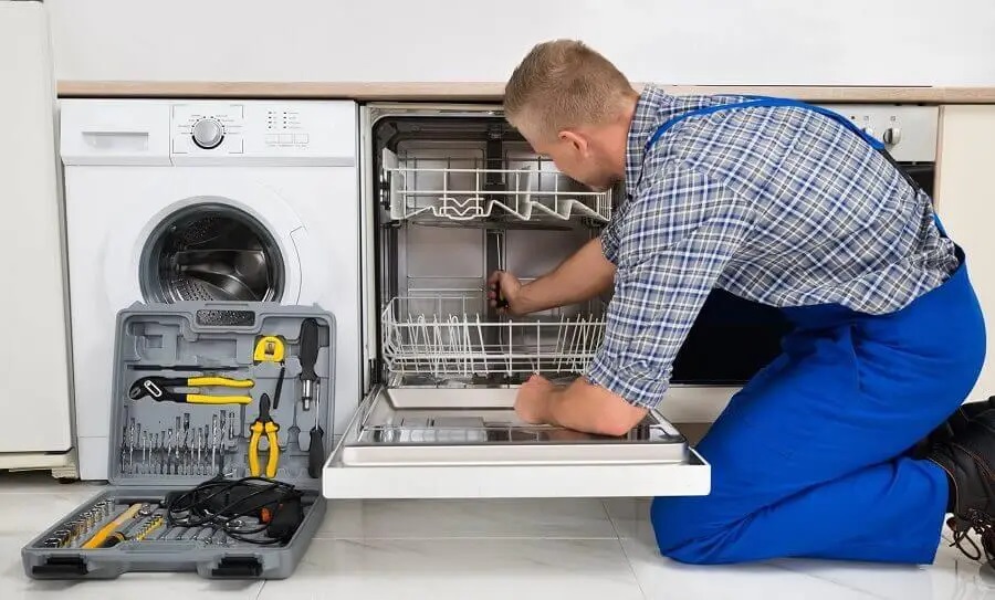 Yığılca Warmhaus servisi teknisyen ekibi beyaz eşya tamiri yaparken